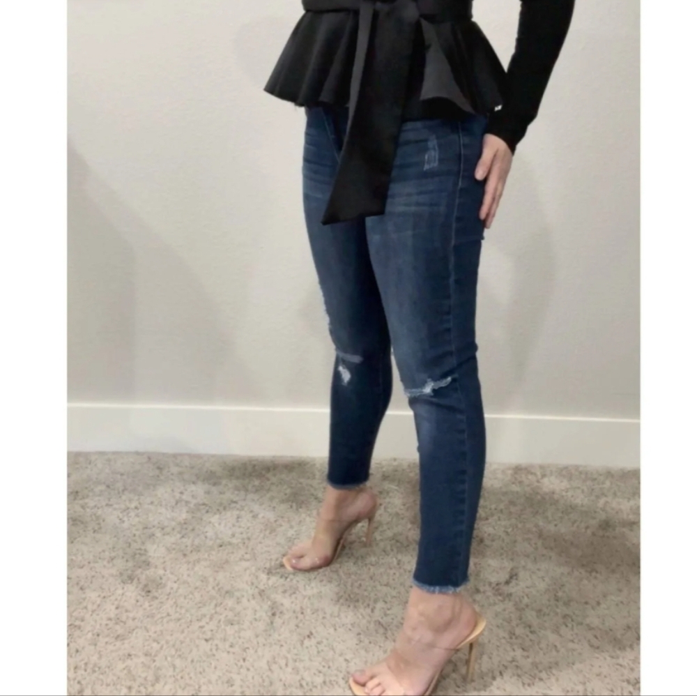 KanCan  Mid Rise Distressed Skinny Jeans size 7/27